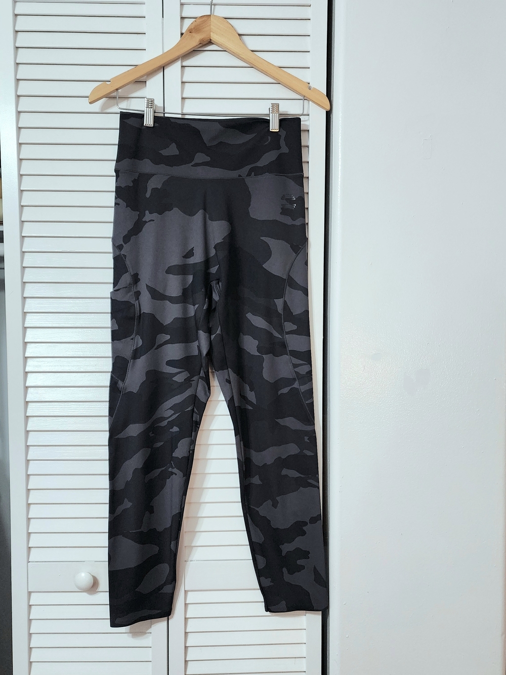 BETTER BODIES Dark Gray Camo High-Waisted Leggings - Picture 2 of 16